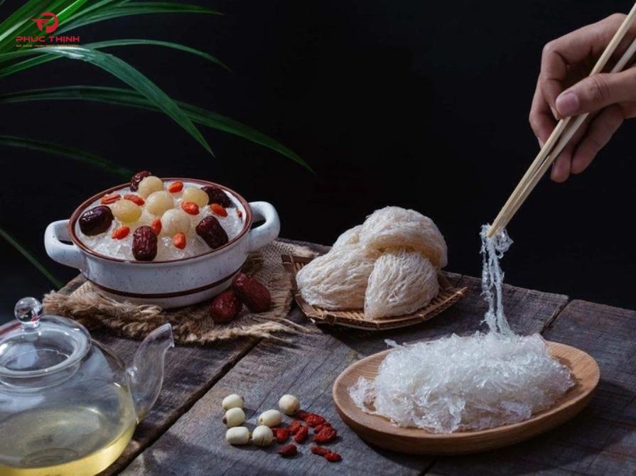 Cách chưng yến đường phèn hạt sen táo đỏ đúng kỹ thuật