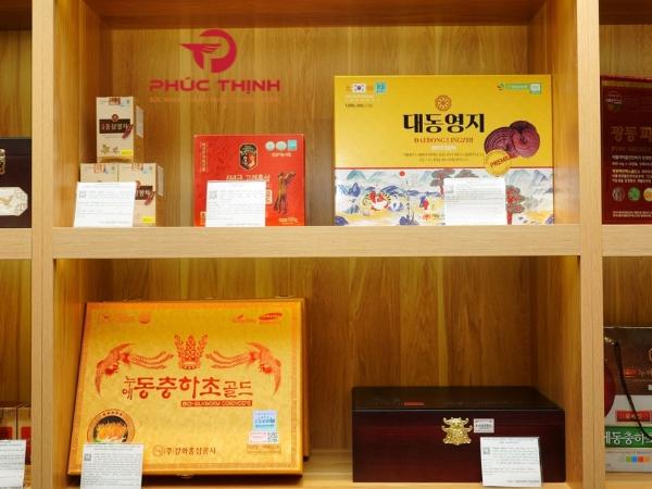 Một góc gian trưng bày sản phẩm bên trong cửa hàng