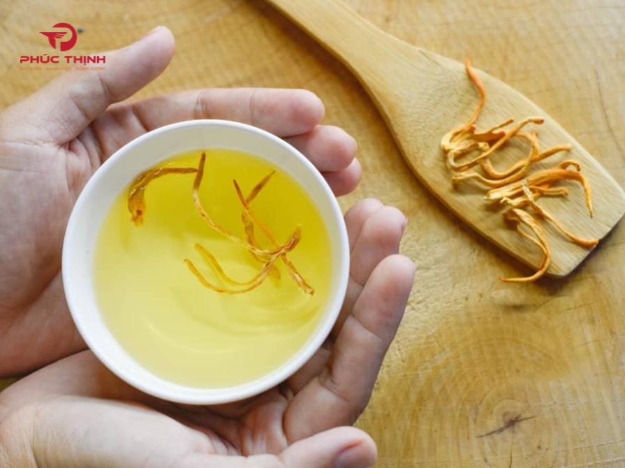 Cách sử dụng nước đông trùng hạ thảo