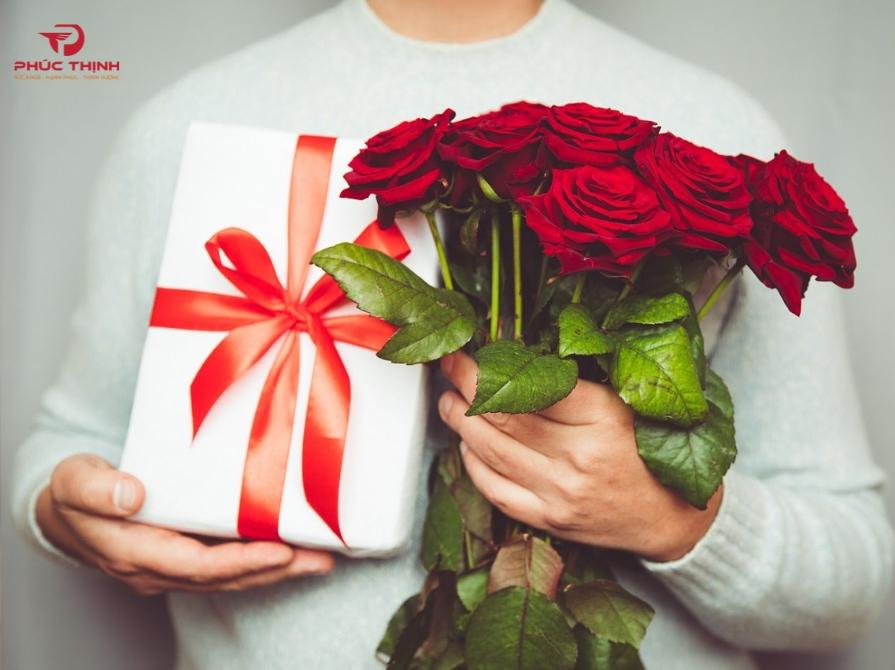 Vì sao việc chọn quà cho nữ lại “khó” mà cũng “dễ”?