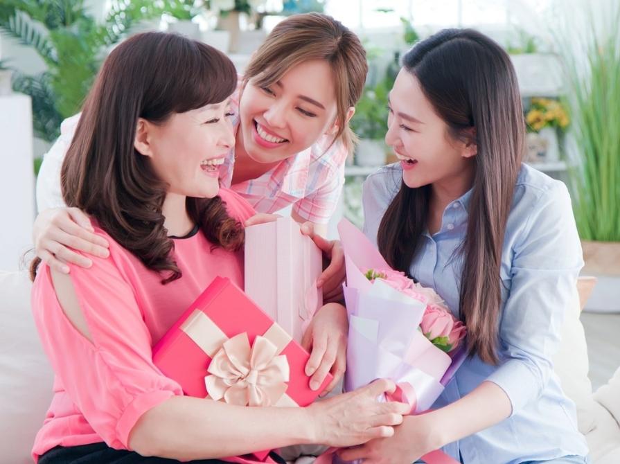 Vì sao việc chọn quà tặng mẹ không dễ?