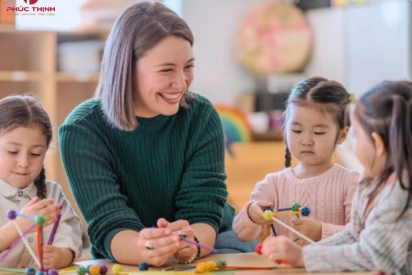 Phụ nữ sau sinh có nên uống nước hắc sâm không? Lợi ích và lưu ý cần biết