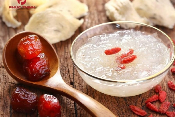 Tổ yến được làm từ gì? Giải đáp đúng bản chất và quy trình chim yến tạo tổ