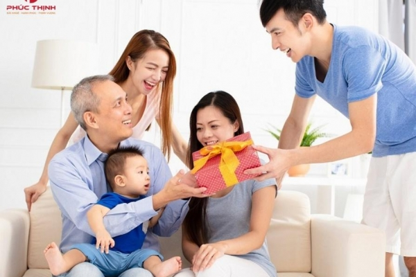 Quà tặng người lớn tuổi - Khi món quà thay lời quan tâm